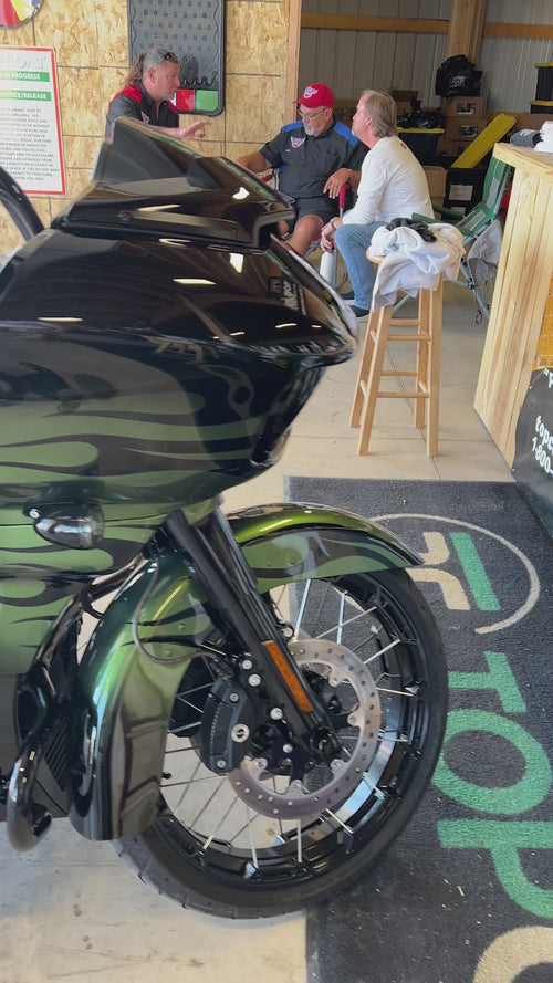 Motorcycle_High Gloss.mp4__PID:d4fd758a-cd35-482f-a26e-e1e16ee971f7